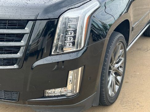 Used 2020 Cadillac Escalade Premium Luxury w/ Escalade Sport Edition image 4