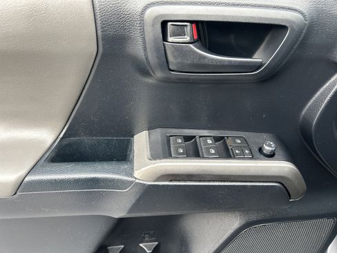 Used 2018 Toyota Tacoma SR5 image 16