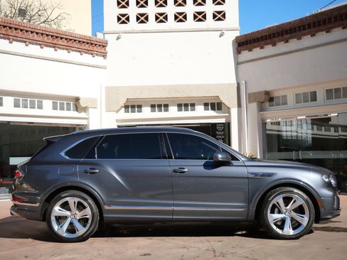 Used 2023 Bentley Bentayga Extended Wheelbase image 5