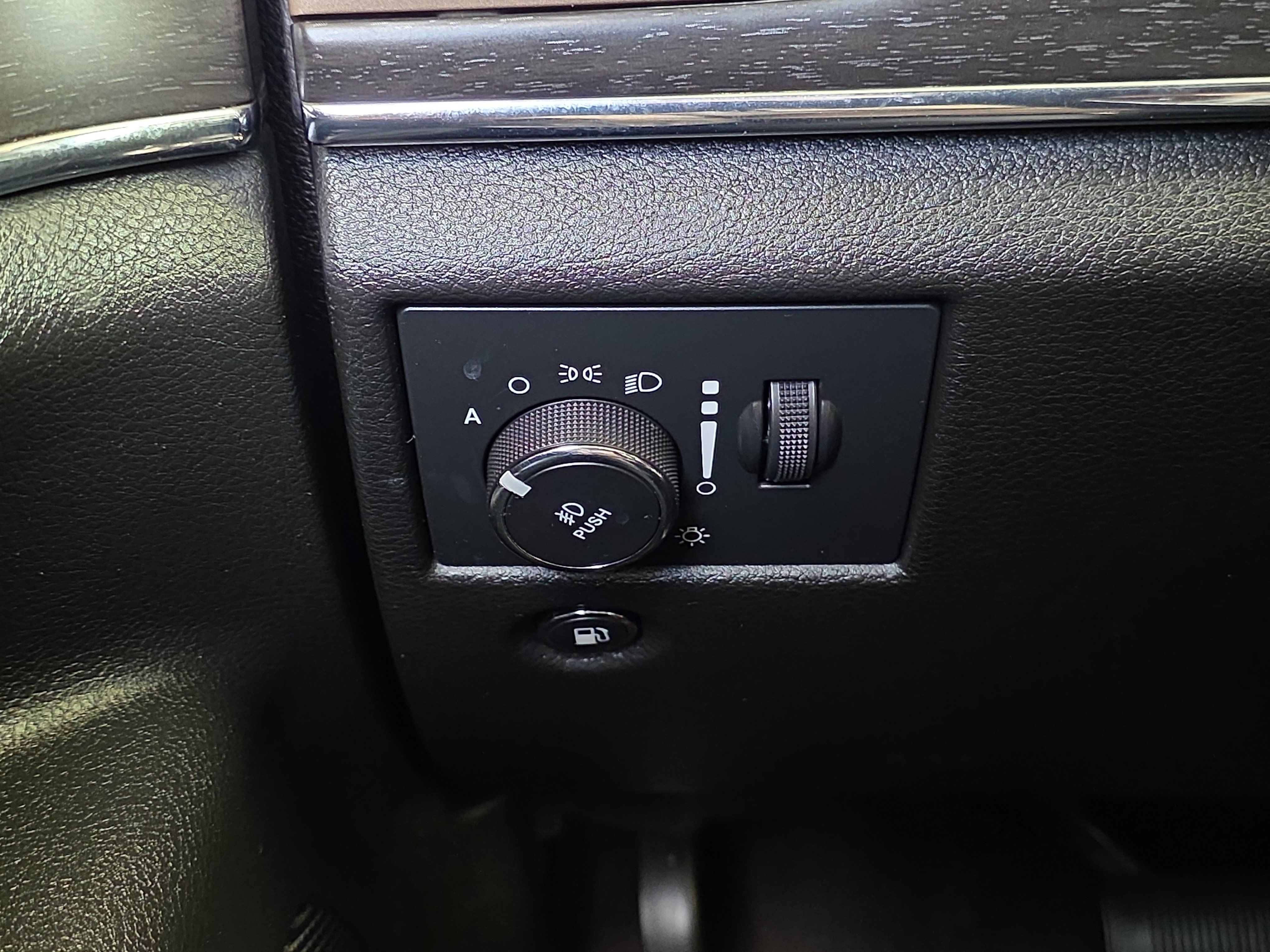 Used 2017 Jeep Grand Cherokee Limited AWD/4WD image 24