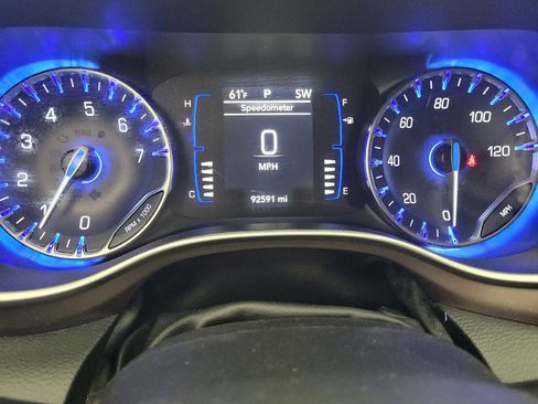 Used 2022 Chrysler Voyager LX image 23