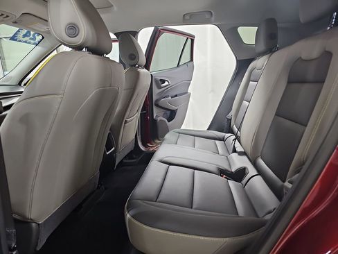 Certified 2024 Chevrolet Trax ACTIV w/ Sunroof Package FWD image 17