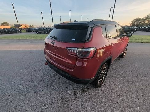 Used 2025 Jeep Compass Trailhawk AWD/4WD image 5