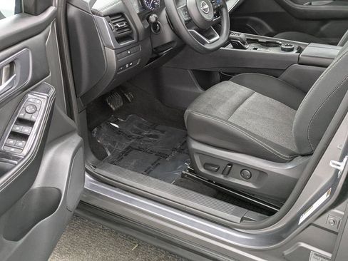 Used 2024 Nissan Rogue SV AWD/4WD image 22