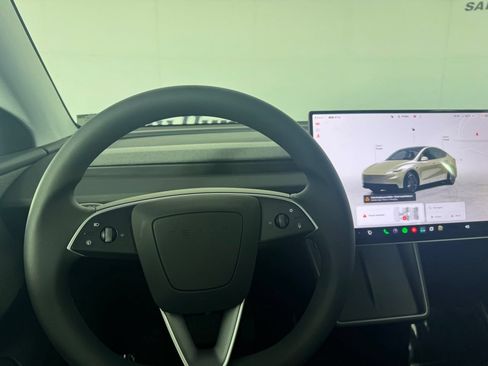 Used 2026 Tesla Model Y AWD image 12