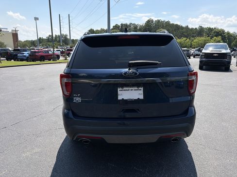 Used 2017 Ford Explorer XLT w/ Equipment Group 202A FWD image 6