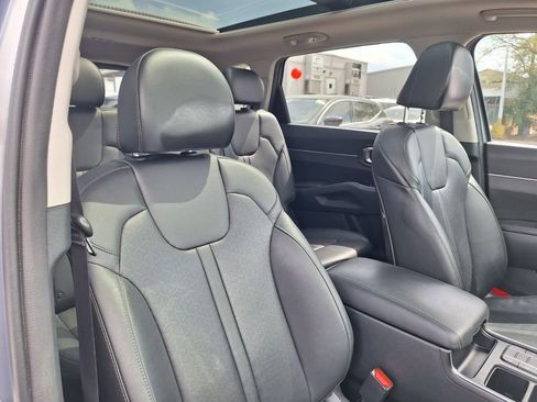 Used 2022 Kia Sorento S w/ Panoramic Sunroof Package image 30