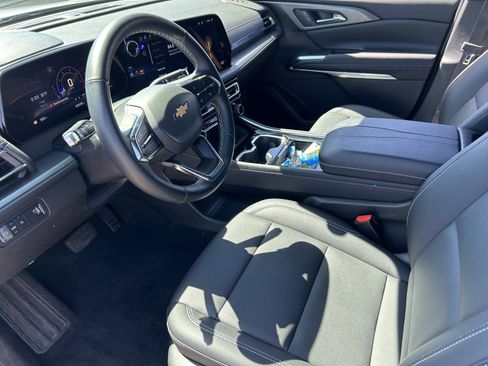 Certified 2025 Chevrolet Traverse LT FWD image 9
