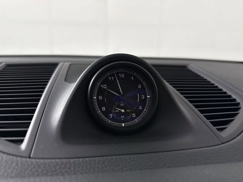 Certified 2023 Porsche Macan S AWD/4WD image 28