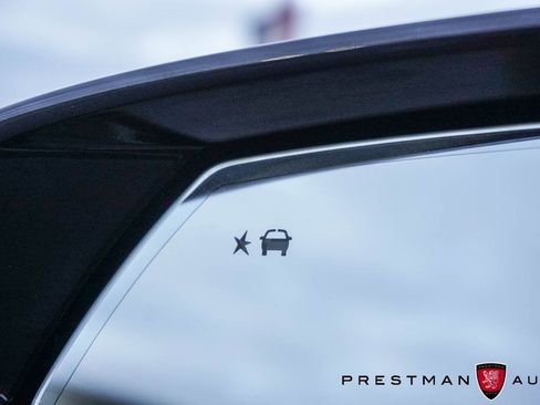 Used 2021 GMC Yukon XL Denali w/ Denali Premium Package image 14