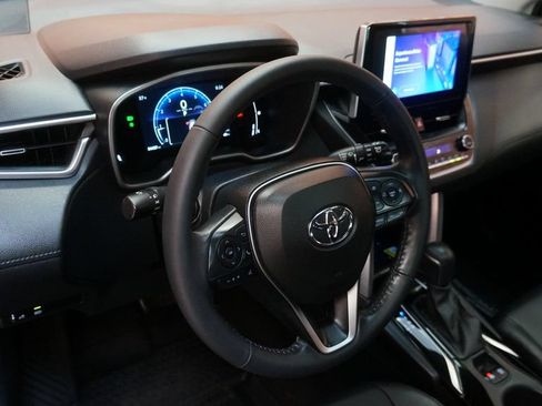 Used 2023 Toyota Corolla Cross XLE w/ Convenience Package AWD/4WD image 9