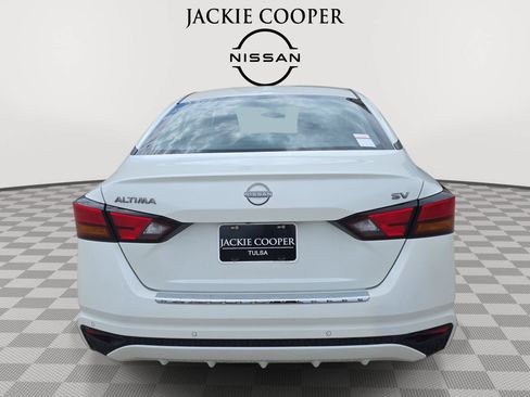 Used 2023 Nissan Altima 2.5 SV FWD image 6