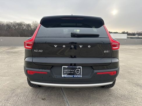 Certified 2025 Volvo XC40 B5 Core image 7