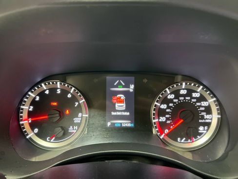 Used 2022 Toyota Highlander L FWD image 11
