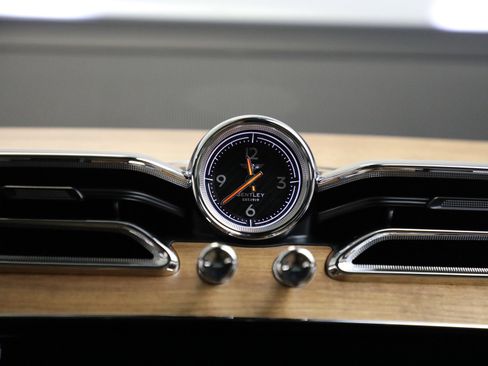 New 2025 Bentley Bentayga Extended Wheelbase image 38