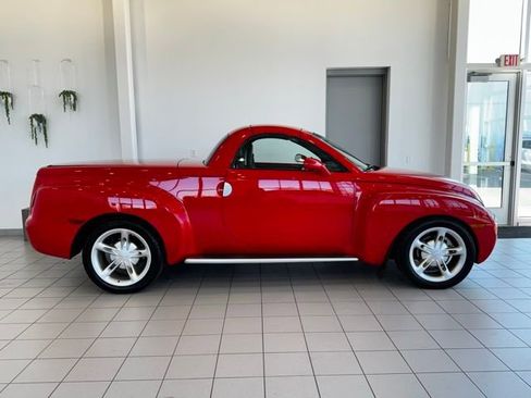 Used 2004 Chevrolet SSR w/ Preferred Equipment Group image 29