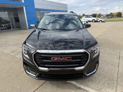 Used 2023 GMC Terrain SLE w/ Driver Convenience Package image 8