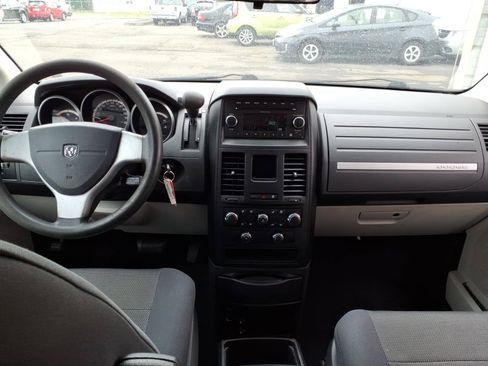 Used 2009 Dodge Grand Caravan SE w/ Climate Group FWD image 6