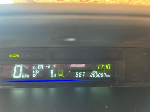 Used 2014 Toyota Prius V Five FWD image 16