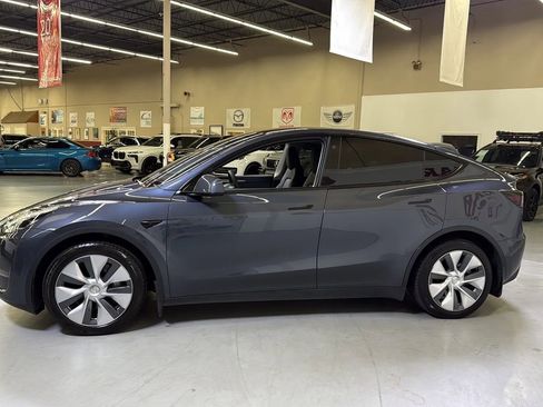 Used 2023 Tesla Model Y Long Range AWD/4WD image 7