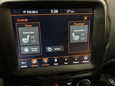 Used 2022 Jeep Renegade Latitude w/ Sun/Sound Group image 18