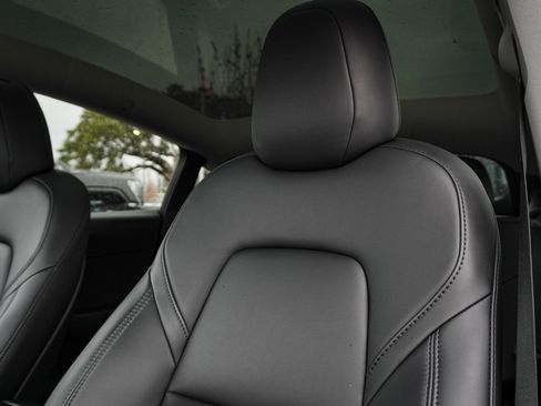 Used 2023 Tesla Model Y Performance image 17