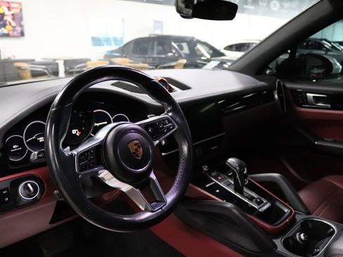 Used 2019 Porsche Cayenne image 12