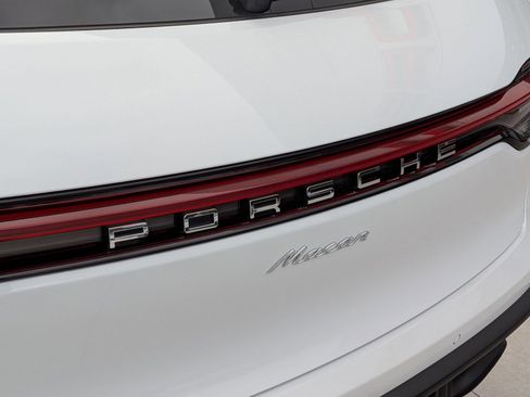 New 2026 Porsche Macan image 13
