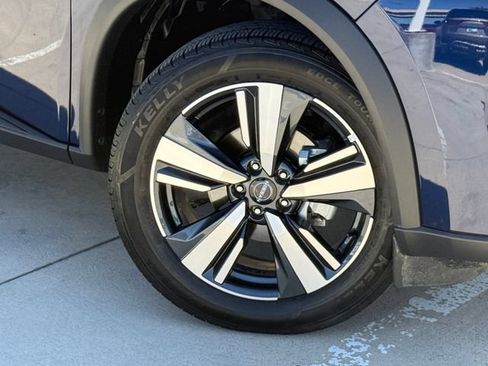 Used 2026 Nissan Rogue SL FWD image 2