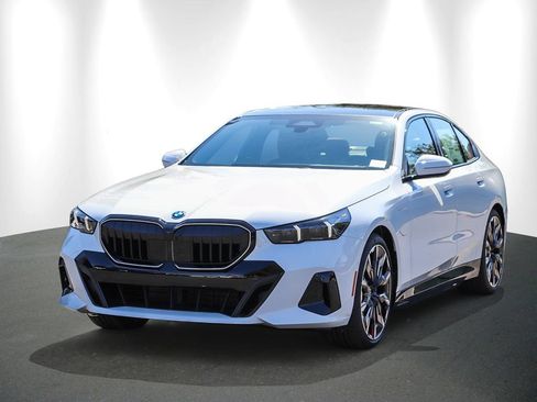 New 2027 BMW 550e xDrive w/ Premium Package AWD/4WD image 3