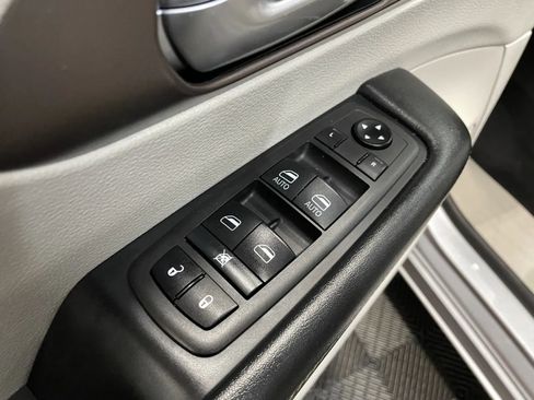 Used 2021 Chrysler Voyager Lxi FWD image 26