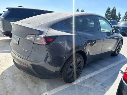 Used 2024 Tesla Model Y Long Range AWD/4WD image 3