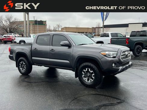 Used 2017 Toyota Tacoma SR5 image 3