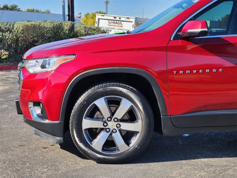 Used 2020 Chevrolet Traverse LT w/ LT Premium Package image 8