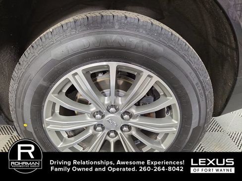 Used 2018 Cadillac XT5 Luxury w/ Driver Awareness Package FWD image 12