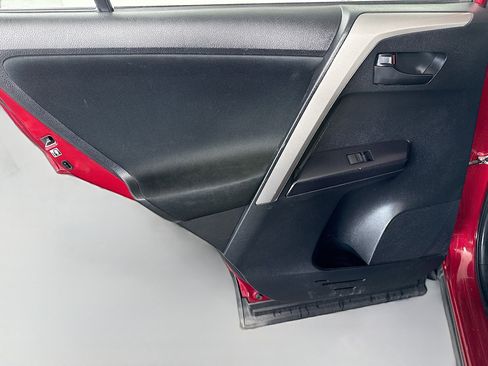 Used 2018 Toyota RAV4 LE image 25