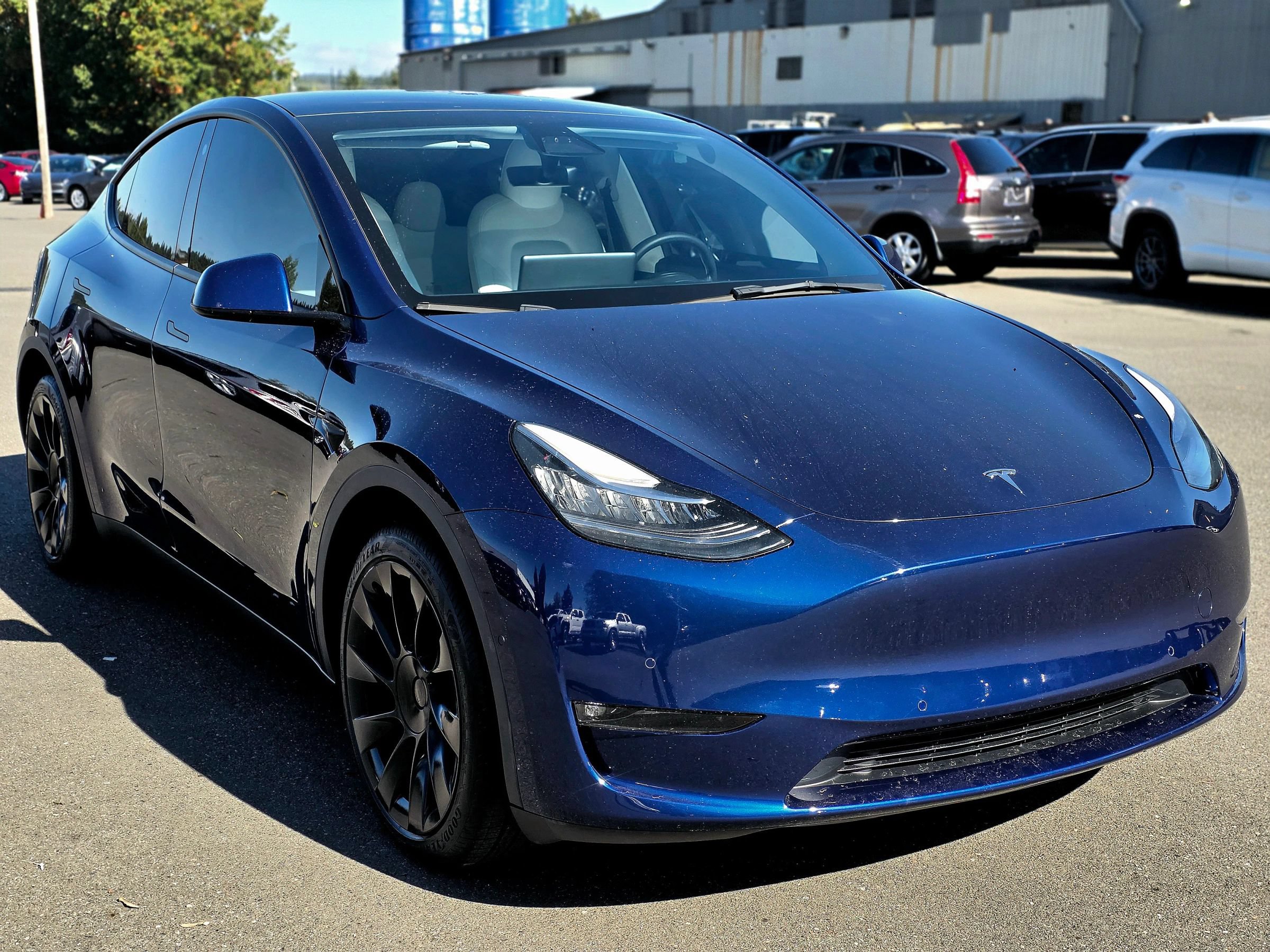 Used 2022 Tesla Model Y Long Range AWD/4WD image 1