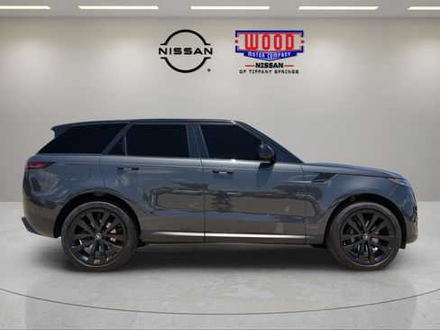 Used 2025 Land Rover Range Rover Sport SE AWD/4WD image 2