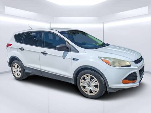 Used 2015 Ford Escape S FWD image 1
