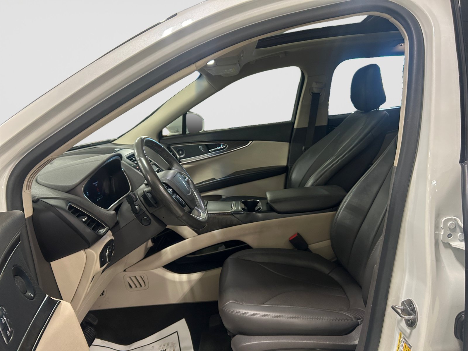 Used 2020 Lincoln Nautilus Reserve w/ Cargo Utility Package FWD image 11