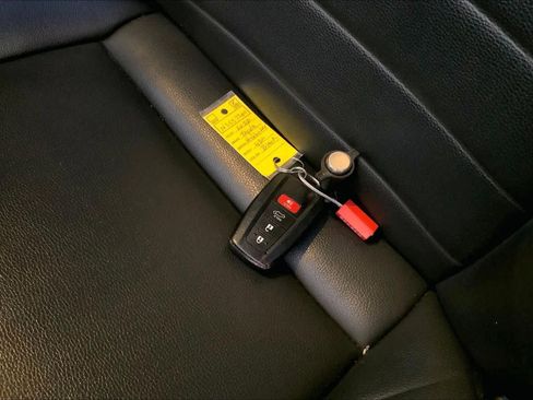 Used 2022 Toyota Highlander XLE FWD image 14