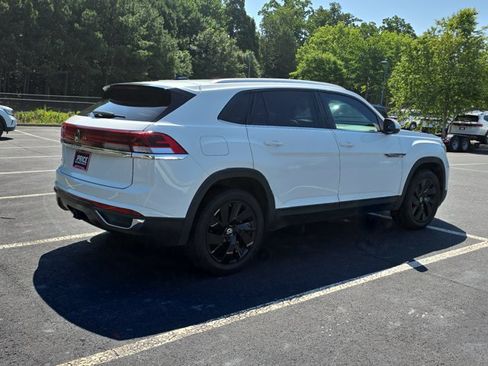 Used 2024 Volkswagen Atlas Cross Sport SE w/ Panoramic Sunroof Package FWD image 5
