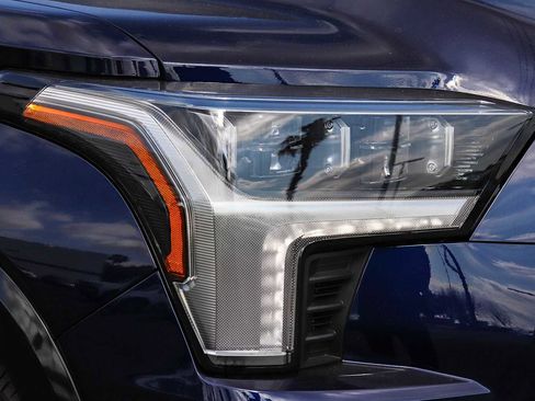 Used 2025 Toyota Sequoia Platinum image 4