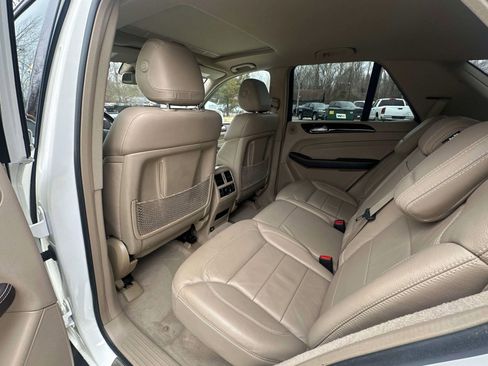 Used 2014 Mercedes-Benz ML 350 ML 350 4MATIC Sport Utility 4D w/ Premium 1 Package image 21