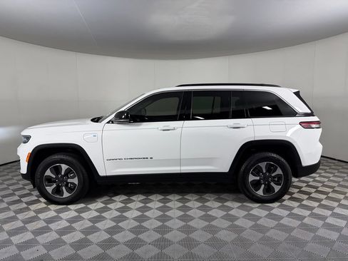 Used 2024 Jeep Grand Cherokee Limited 4xe w/ Trailer Tow Package AWD/4WD image 10