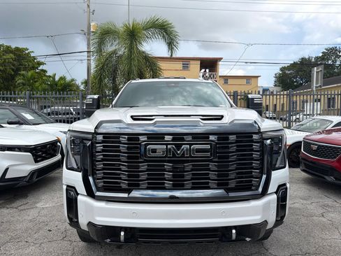 Used 2024 GMC Sierra 2500 Denali Ultimate AWD/4WD image 2