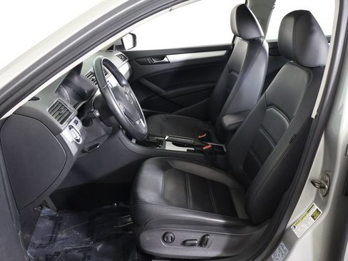 Used 2013 Volkswagen Passat 2.5 SE image 27