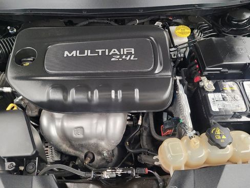Used 2019 Jeep Cherokee Latitude Plus w/ Cold Weather Group AWD/4WD image 30