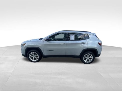 Used 2024 Jeep Compass Latitude AWD/4WD image 4