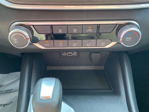 Used 2025 Nissan Altima 2.5 SV AWD/4WD image 25
